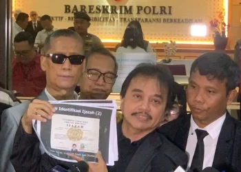 Polda Metro Jaya menetapkan Roy Suryo dan tujuh orang lain sebagai tersangka dalam kasus tudingan ijazah palsu Presiden Jokowi. (Foto: warta kota/ramadhan)