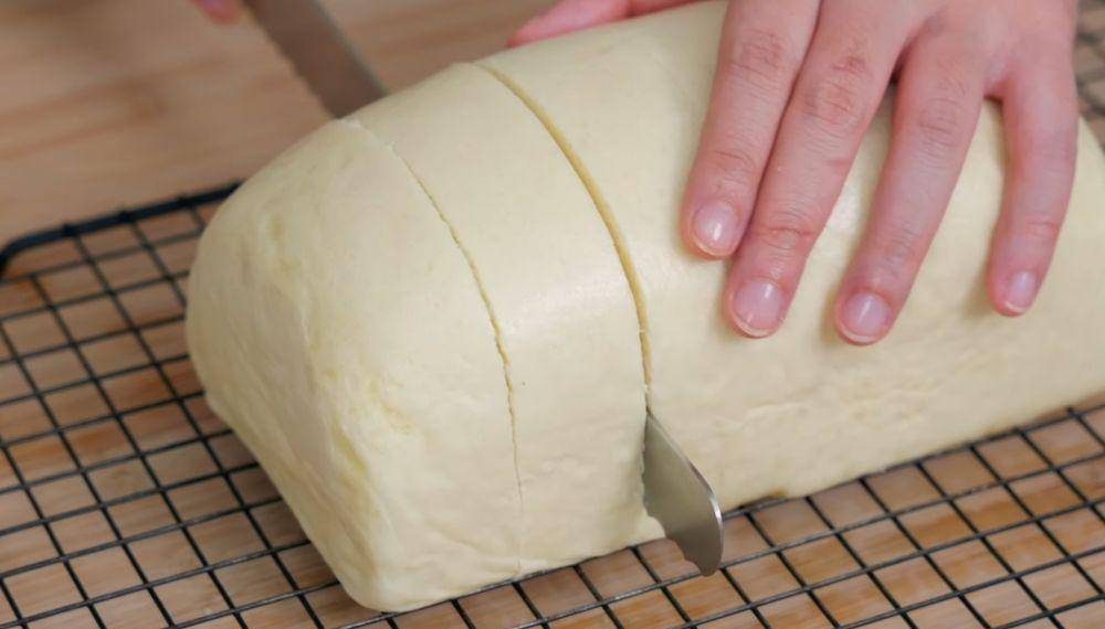 Resep Roti Kukus Manis Gurih lembut mengembang tanpa oven. Cara membuat mudah, hemat, cocok ide camilan dan bisnis rumahan. Cocok untuk jualan. (Foto: youtube.com/Luvita Ho)