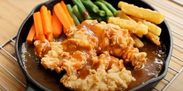 Kreasi olahan steak ayam, daging sapi, dan salmon untuk bekal anak yang sehat, praktis, dan disukai keluarga. (Foto: youtube.com/Devina Hermawan)