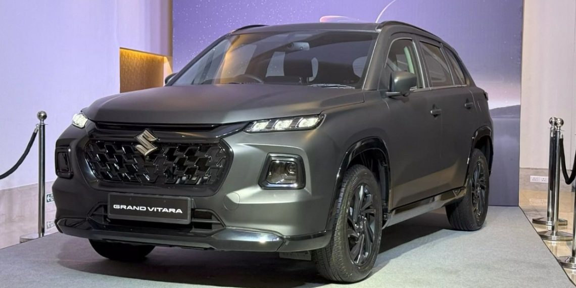 Suzuki tebar teaser mobil baru yang diduga Grand Vitara Phantom Blaq Edition akan diluncurkan di GJAW 2025. (Foto: Evo India)