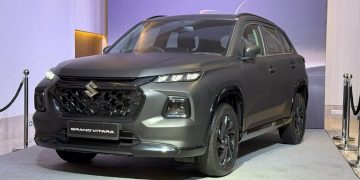 Suzuki tebar teaser mobil baru yang diduga Grand Vitara Phantom Blaq Edition akan diluncurkan di GJAW 2025. (Foto: Evo India)