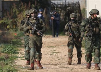 Intelijen AS mengungkap dugaan tentara Israel menggunakan warga Palestina sebagai tameng manusia selama operasi militer di Jalur Gaza. (Foto: Anadolu/py)
