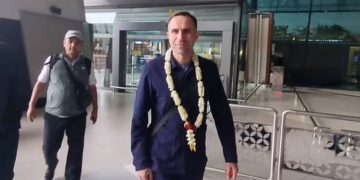 Mantan pelatih Uzbekistan Timur Kapadze tiba di Indonesia, menegaskan kunjungannya untuk promosi pariwisata, bukan wawancara pelatih Timnas Indonesia. (Foto: nstagram/@effendigazaliofficial)