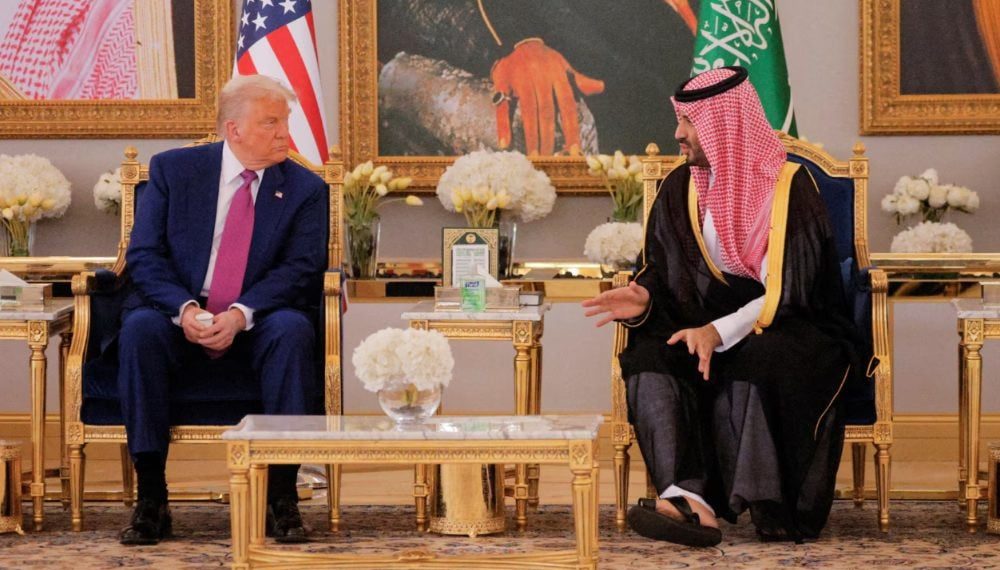 Presiden AS megatakan bahwa Pangeran Saudi MBS tidak tahu soal pembunuhan jurnalis Khashoggi, meski intelijen AS punya temuan berbeda. (Foto: Reuters/Brian Snyder)