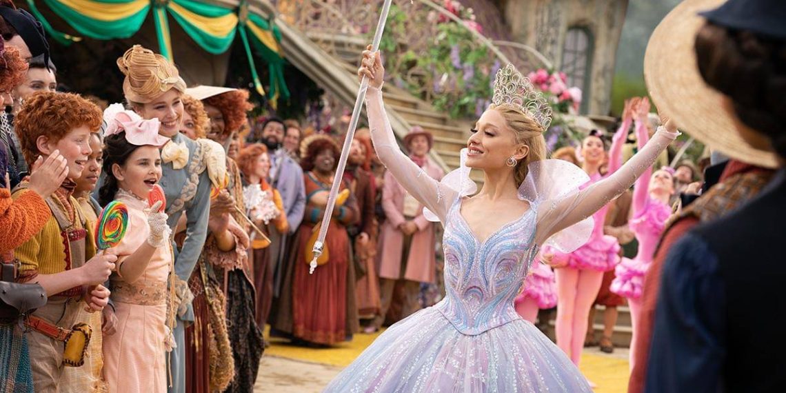 Review Wicked: For Good menilai sekuel musikal ini sebagai penutup emosional dengan konflik politik, persahabatan, dan lagu baru yang menyentuh. (Foto: Dok. Universal Pictures/Wicked: For Good)