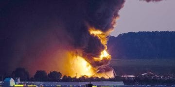 Tim NTSB menemukan black box pesawat kargo UPS yang jatuh di Kentucky dan menewaskan 11 orang. Data penerbangan akan segera dianalisis. (Foto: abcnews.go.com)