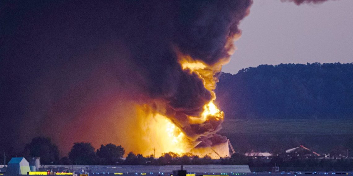 Tim NTSB menemukan black box pesawat kargo UPS yang jatuh di Kentucky dan menewaskan 11 orang. Data penerbangan akan segera dianalisis. (Foto: abcnews.go.com)