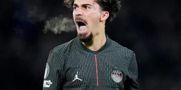 Vitinha tampil menonjol dengan hattrick saat PSG menaklukkan Tottenham 5-3. Performa ini menegaskan posisinya sebagai gelandang sentral terbaik PSG.