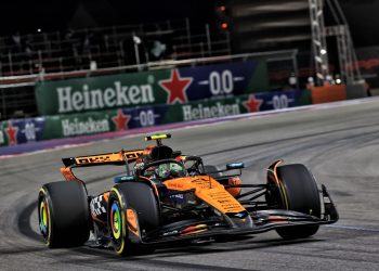 McLaren didiskualifikasi di GP Las Vegas karena plank mobil terlalu tipis, mengubah lanskap perebutan gelar F1 2025. (Foto: Batchelor / XPB Images)