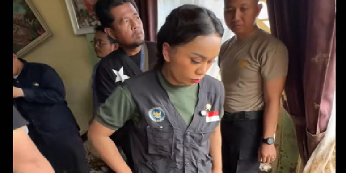 Profil lengkap Zita Anjani yang menjadi sorotan setelah turun membantu korban banjir di Sumatra, termasuk latar belakang pendidikan dan perjalanan kariernya. (Foto: Tangkapan Layar Tiktok @mpok.wulan)