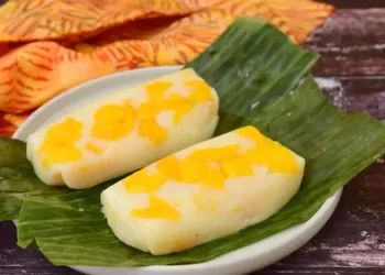 Resep nagasari jagung manis lembut dan legit, cocok untuk camilan hemat dan nostalgia. Mudah dibuat, bahan sederhana, dan hasilnya super enak. (Foto: tyasindayanti/Shutterstock)