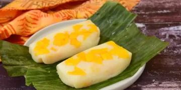 Resep nagasari jagung manis lembut dan legit, cocok untuk camilan hemat dan nostalgia. Mudah dibuat, bahan sederhana, dan hasilnya super enak. (Foto: tyasindayanti/Shutterstock)