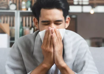 Pilek umumnya sembuh sendiri, tetapi beberapa gejala bisa menandakan kondisi semakin parah dan perlu diperiksa dokter. (Foto: klikdokter.com)