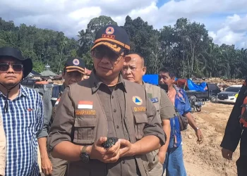 Kepala BNPB Suharyanto menyampaikan permohonan maaf atas penilaian awal terkait bencana Tapanuli Selatan yang ternyata lebih besar dari dugaan. (Foto: Istimewa)