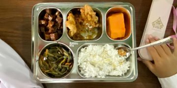 BGN menegaskan opsi delivery MBG hanya untuk ibu hamil, ibu menyusui, dan balita, bukan untuk siswa saat libur sekolah. (Foto: Antara)