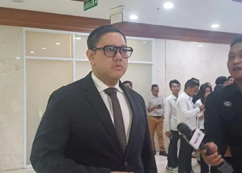 Pemerintah belum membuka bantuan internasional untuk bencana Sumatera. Komisi I DPR memberi catatan soal diplomasi dan kemandirian nasional. (Foto: infotren.id)