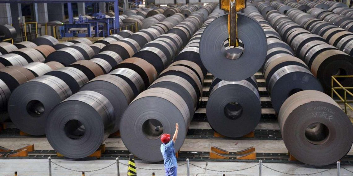 Industri baja nasional terdesak oleh banjir impor dari China dan Vietnam. Pengusaha meminta pemerintah menutup keran impor dan menata kebijakan perdagangan. (Foto: kontan.co.id)
