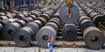 Industri baja nasional terdesak oleh banjir impor dari China dan Vietnam. Pengusaha meminta pemerintah menutup keran impor dan menata kebijakan perdagangan. (Foto: kontan.co.id)