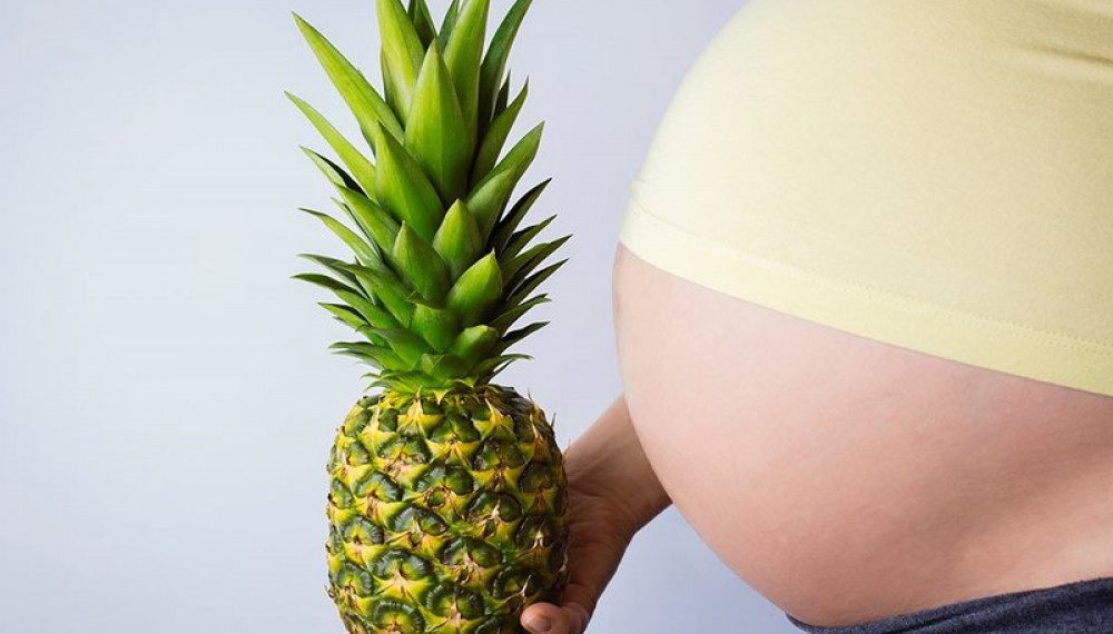 Dokter obgyn menjelaskan fakta soal mitos nanas dan durian yang disebut bisa menyebabkan kontraksi hingga keguguran pada ibu hamil. (Foto: prenagen.com)