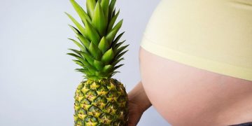 Dokter obgyn menjelaskan fakta soal mitos nanas dan durian yang disebut bisa menyebabkan kontraksi hingga keguguran pada ibu hamil. (Foto: prenagen.com)