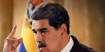 Presiden Venezuela Nicolas Maduro menolak ancaman militer AS dan menegaskan Venezuela tidak akan menerima perdamaian yang dianggap sebagai bentuk penindasan. (Foto: Al Jazeera)