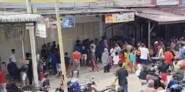 Polisi membebaskan 16 warga terduga penjarah minimarket di Sibolga setelah terjadi banjir bandang. Mereka dipulangkan karena sudah berdamai dengan pemilik toko. (Foto: Merdeka.com)