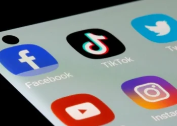 Australia resmi melarang akses media sosial bagi anak di bawah 16 tahun. Kebijakan berlaku mulai tengah malam dan diawasi ketat oleh berbagai negara. (Foto: Reuters)