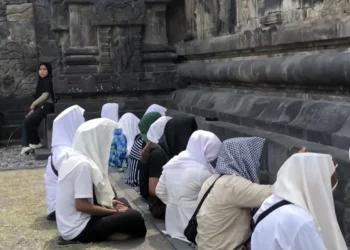 Pengelola Candi Prambanan angkat bicara setelah video zikir di pelataran candi viral, dan menjelaskan langkah pengawasan wisatawan. (Foto: Istimewa)
