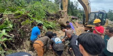 Menteri PU menargetkan truk kecil bisa masuk ke Sibolga melalui jalur darat hari ini untuk mempercepat distribusi bantuan pascalongsor. (Foto: Istimewa)