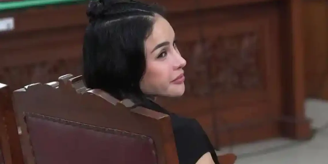 Pengadilan Tinggi DKI Jakarta menjatuhkan vonis 6 tahun penjara kepada Nikita Mirzani setelah dinyatakan bersalah atas pemerasan dan tindak pidana pencucian uang. (Foto: Tribunnews)