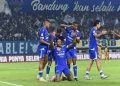 Persib Bandung membidik status Raja Indonesia 2025 saat menjamu PSM Makassar di Super League. Jika menang, Maung Bandung bisa menggeser Borneo FC di puncak. (Foto: persib.co.id)