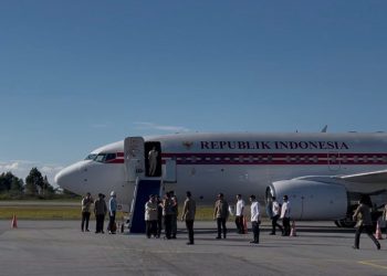 Prabowo tiba di Silangit dan langsung menuju Tapanuli Tengah menggunakan helikopter untuk meninjau titik terdampak banjir dan longsor. (Foto: RRI/Josua Sihombing)