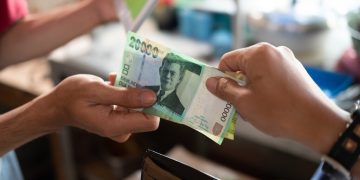 Bank Indonesia menjelaskan aturan penggunaan rupiah usai viral toko roti yang menolak pembayaran tunai. Simak penjelasan lengkapnya. (Foto: Majoo.id)