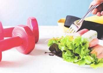Banyak resolusi diet gagal hanya dalam beberapa minggu. Dokter gizi mengungkap kesalahan paling umum serta pentingnya konsistensi dan diet yang realistis. (Foto: wrp.co.id)