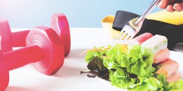 Banyak resolusi diet gagal hanya dalam beberapa minggu. Dokter gizi mengungkap kesalahan paling umum serta pentingnya konsistensi dan diet yang realistis. (Foto: wrp.co.id)