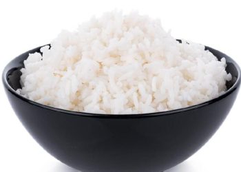 Studi menemukan nasi yang didinginkan lalu dipanaskan kembali dapat membantu menekan lonjakan gula darah setelah makan. (Foto: Istockphoto/nortongo)