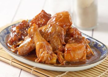 Resep Ayam Saus Tiram gurih dan mudah dibuat. Menu praktis rumahan untuk makan malam hangat bersama keluarga. (Foto: Sajian Sedap)