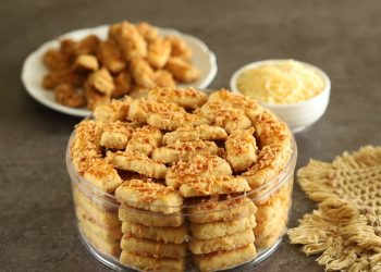 Resep Kastengel Cornflake renyah dan gurih dengan bahan sederhana. Kue kering favorit yang mudah dibuat untuk stok camilan di rumah atau sajian Lebaran. (Foto: Shutterstock/E Dewi Ambarw)