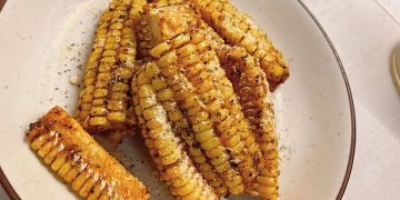Corn ribs gurih dan renyah dari jagung manis. Resep camilan kekinian yang praktis, estetik, dan cocok untuk malam tahun baru. (Foto: Dok. Shutterstock/Martina Yunia Chong)