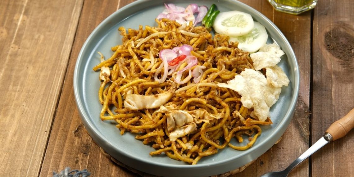 Resep Mie Aceh Goreng Ayam harum rempah, praktis 30 menit, rasanya mantap dan bikin sarapan keluarga jadi lebih istimewa. (Foto: DOK.SHUTTERSTOCK/galuhtati)