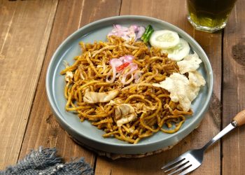 Resep Mie Aceh Goreng Ayam harum rempah, praktis 30 menit, rasanya mantap dan bikin sarapan keluarga jadi lebih istimewa. (Foto: DOK.SHUTTERSTOCK/galuhtati)