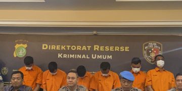 Enam anggota Polri ditetapkan sebagai tersangka kasus pengeroyokan mata elang hingga tewas di Kalibata. Simak kronologi dan pasal yang dikenakan. (Foto: Kompas / Hanifah Salsabila)