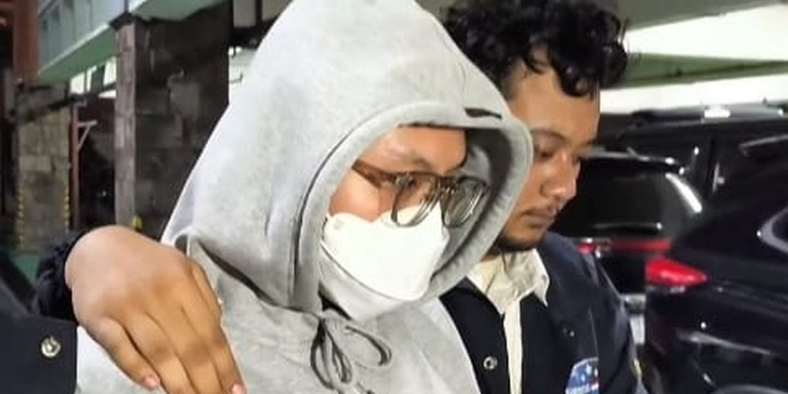 Kronologi Penangkapan Resbob di Kafe Tepi Sungai Semarang Resbob ditangkap polisi saat bersantai di kafe rindang tepi sungai di Semarang. Ia menjadi tersangka dugaan penghinaan provokatif bernuansa SARA. (Foto: KOMPAS.com/INTAN AFRIDA RAFNI)