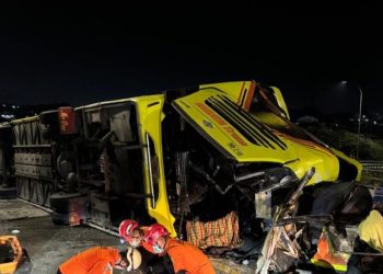 Penumpang selamat mengungkap kronologi kecelakaan bus Cahaya Trans di Tol Krapyak Semarang yang menewaskan 16 orang. (Foto: Dok. SAR Semarang)