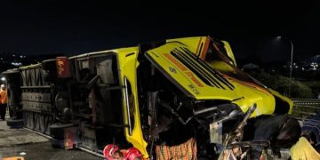 Penumpang selamat mengungkap kronologi kecelakaan bus Cahaya Trans di Tol Krapyak Semarang yang menewaskan 16 orang. (Foto: Dok. SAR Semarang)