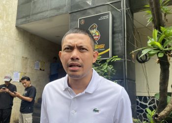 DJ Donny melapor ke polisi setelah rumahnya diteror dengan bangkai ayam berisi ancaman dan dilempari molotov menurut pengakuannya di Polda Metro Jaya. (Foto: KOMPAS.com/HANIFAH SALSABILA)