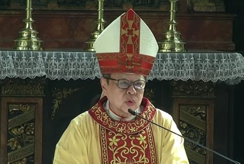 Kardinal Ignatius Suharyo menyerukan tobat nasional saat marak OTT KPK terhadap kepala daerah. Pesan ini disampaikan dalam perayaan Natal di Jakarta.