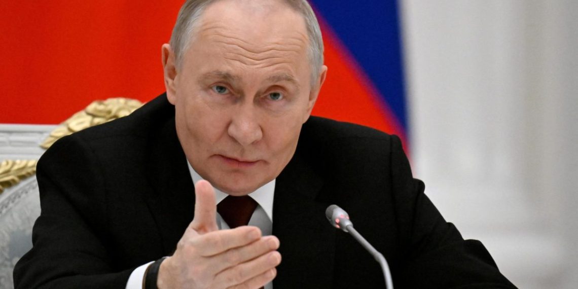 Putin kembali menegaskan Rusia siap memakai segala cara untuk merebut Donbas dari Ukraina menjelang pertemuannya dengan PM India Narendra Modi. (Foto: Alexander Nemenov/Pool via REUTERS)