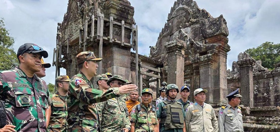 Thailand menuduh Kamboja memakai situs cagar budaya di perbatasan sebagai pos militer. Ketegangan meningkat setelah baku tembak dan korban berjatuhan. (Foto: POOL/ AFP)