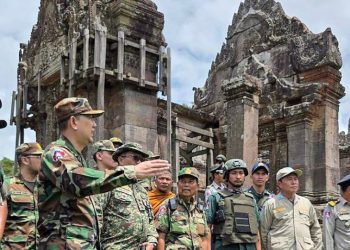 Thailand menuduh Kamboja memakai situs cagar budaya di perbatasan sebagai pos militer. Ketegangan meningkat setelah baku tembak dan korban berjatuhan. (Foto: POOL/ AFP)